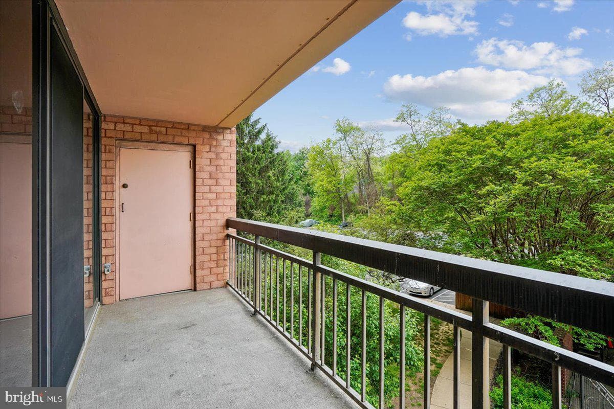 2230 George C Marshall Drive #512 photo 21