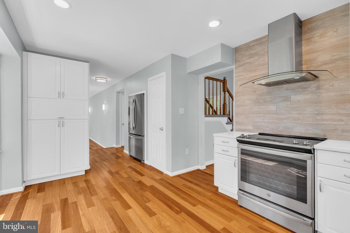 6458 Woodmere Place photo 10