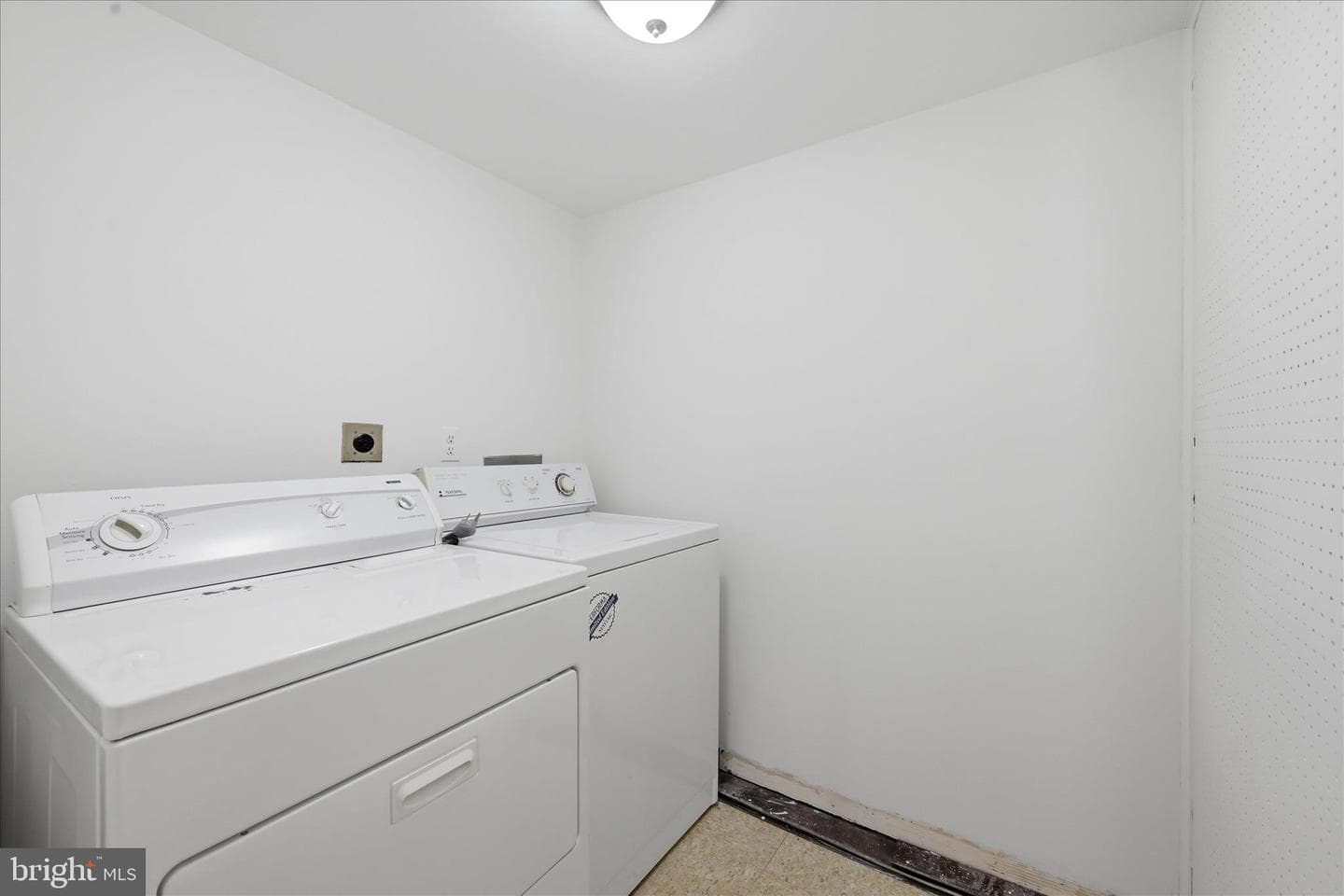 9730 Kingsbridge Drive #303 photo 30