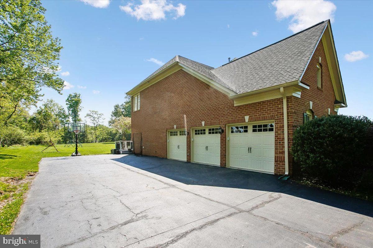 11133 Oakton Road photo 75