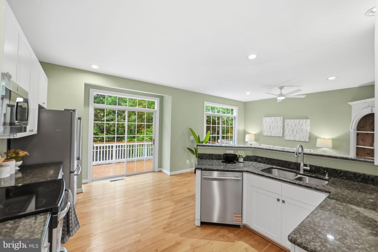 125 Roland Court SW photo 16