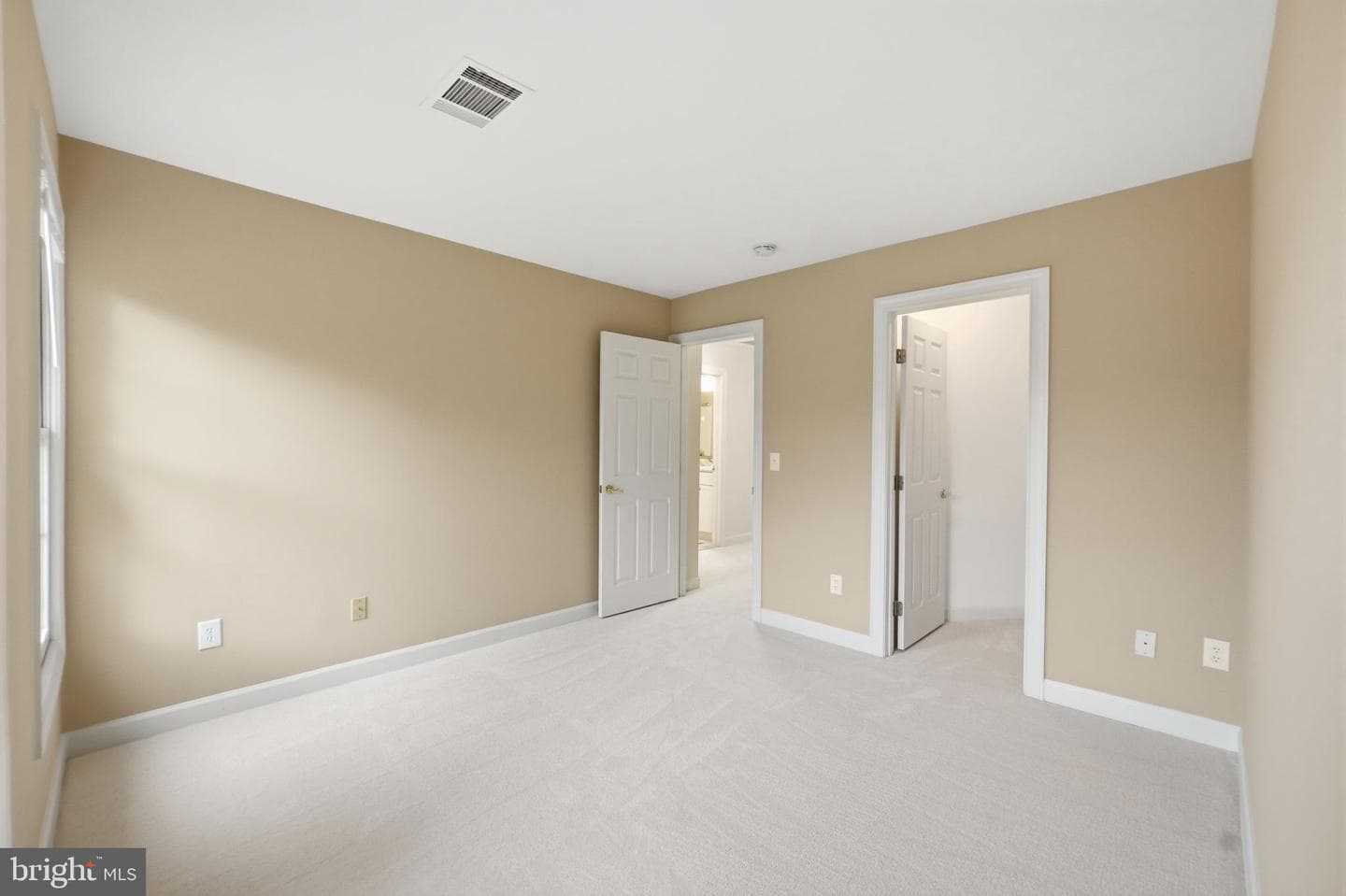 125 Roland Court SW photo 27