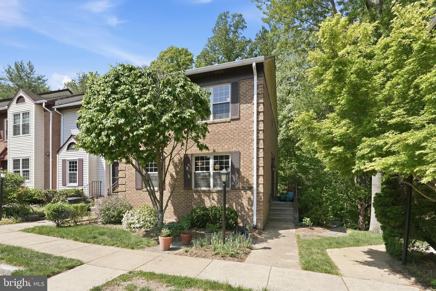 6086 Heatherwood Drive photo 3
