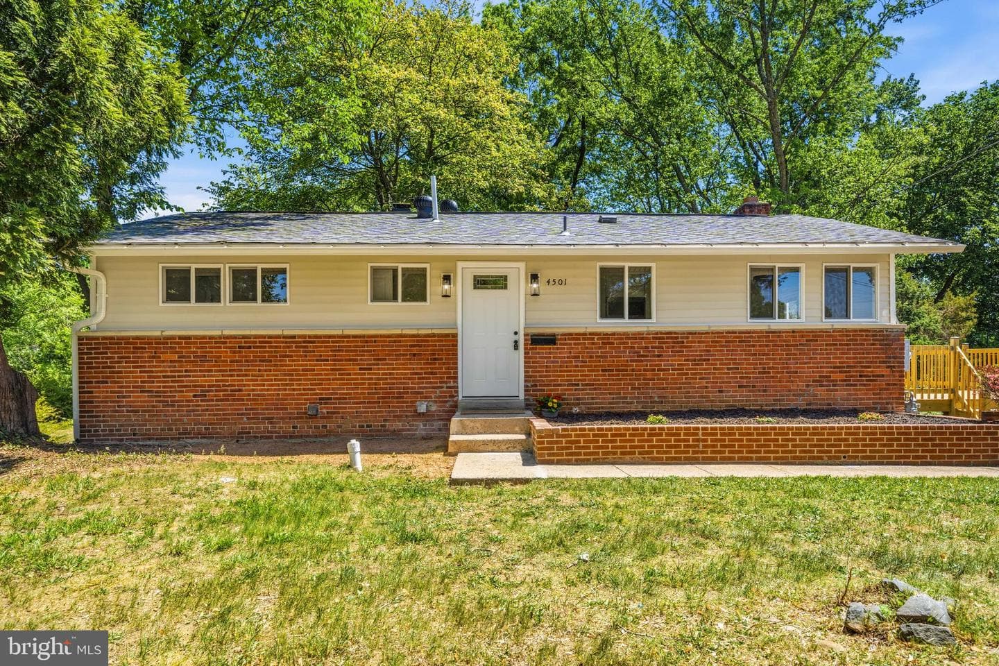 4501 Apple Tree Drive photo 2