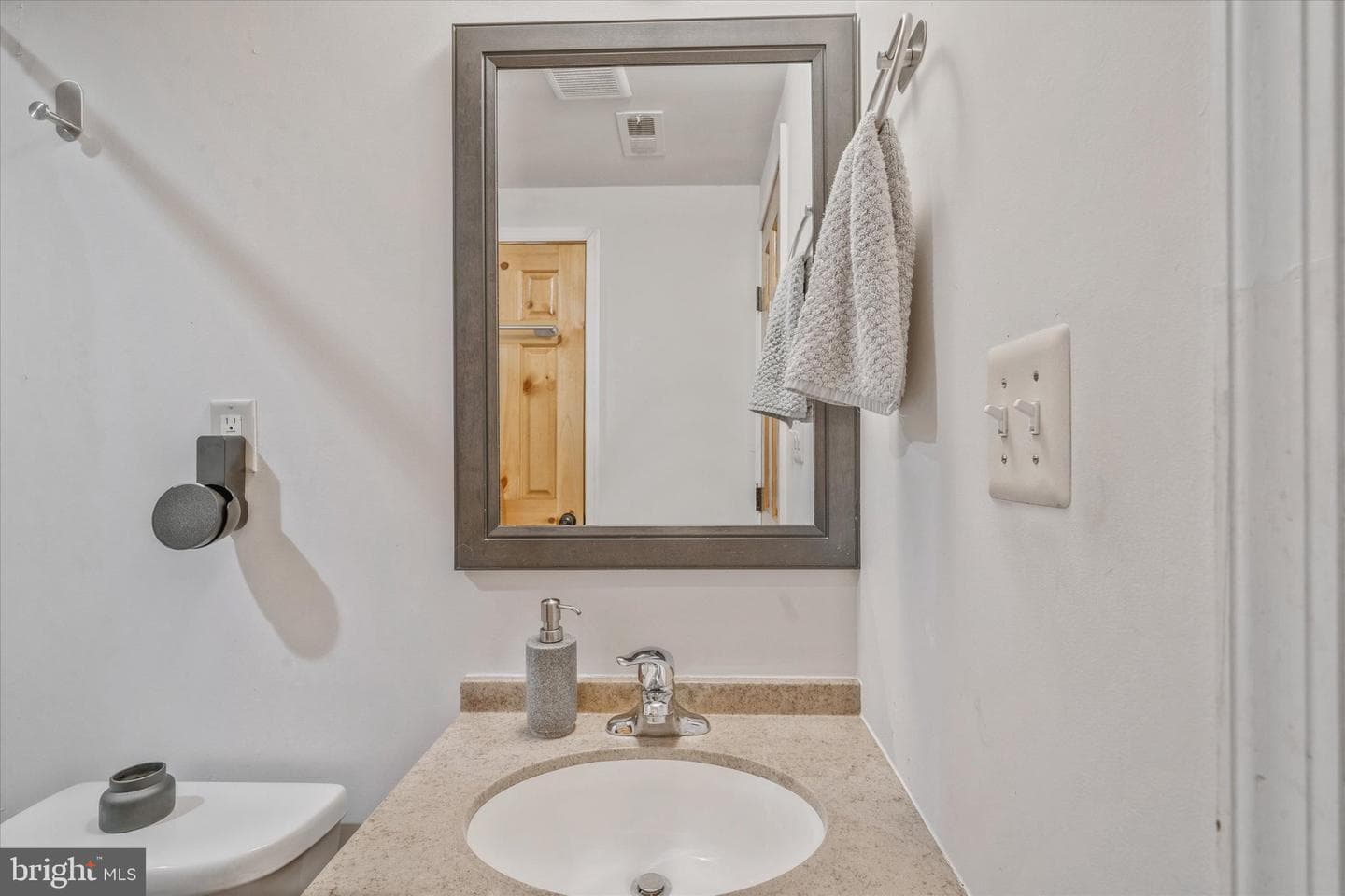 3432 Memorial Street photo 48