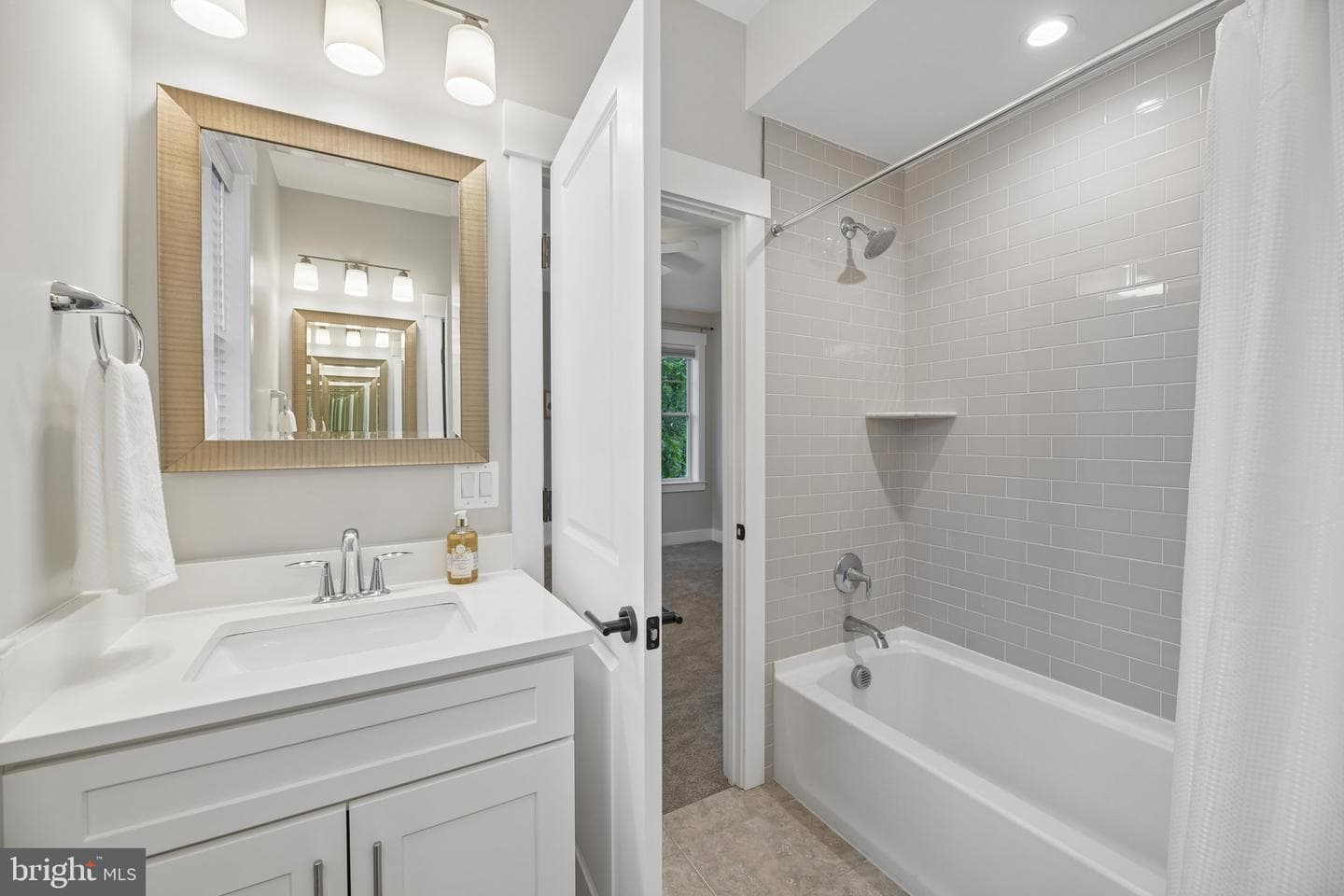 2336 N Oak Street photo 93