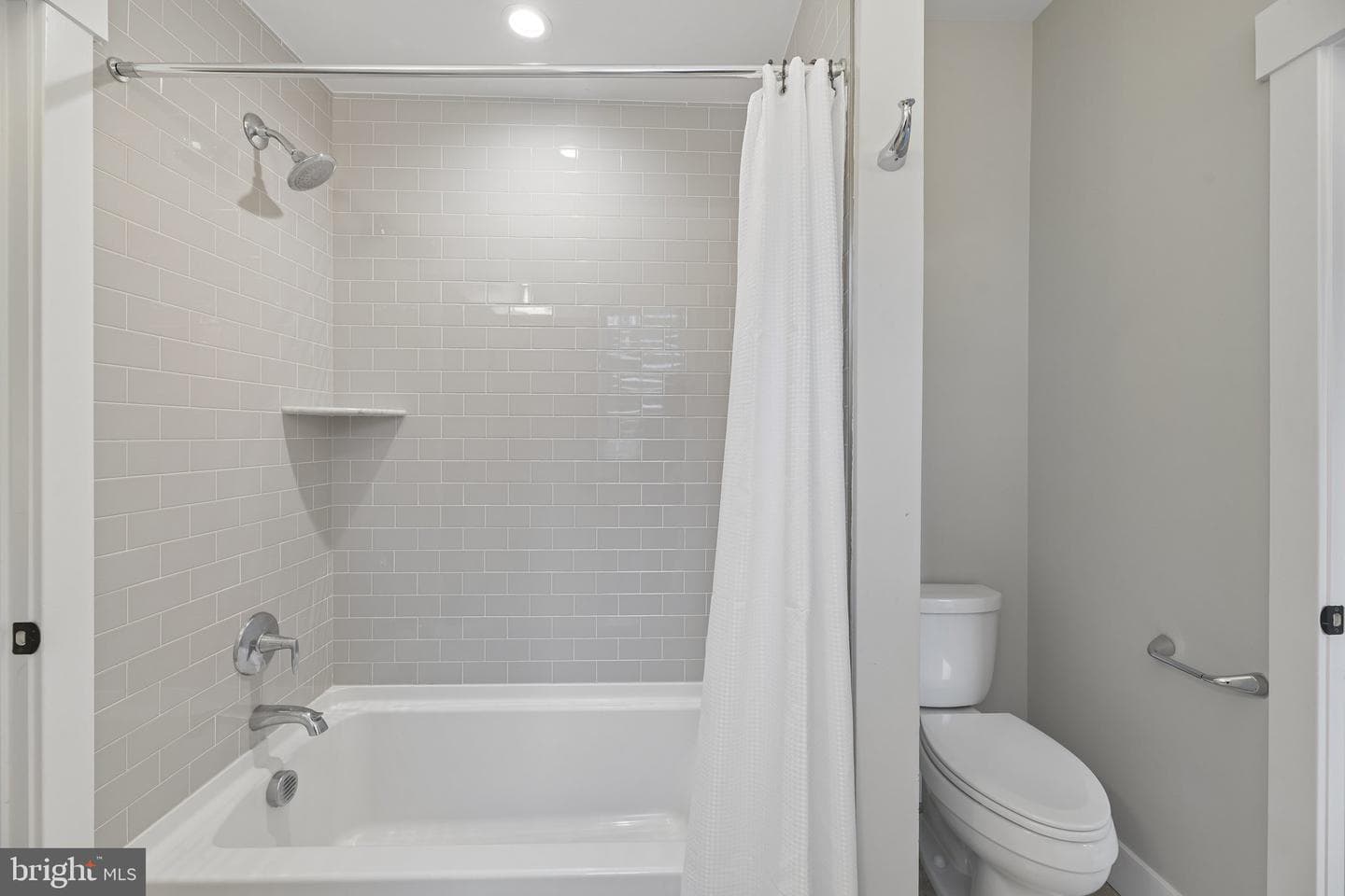 2336 N Oak Street photo 94