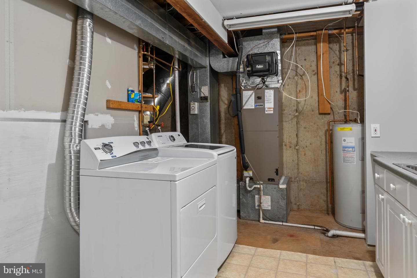 5661 Chelmsford Court photo 45