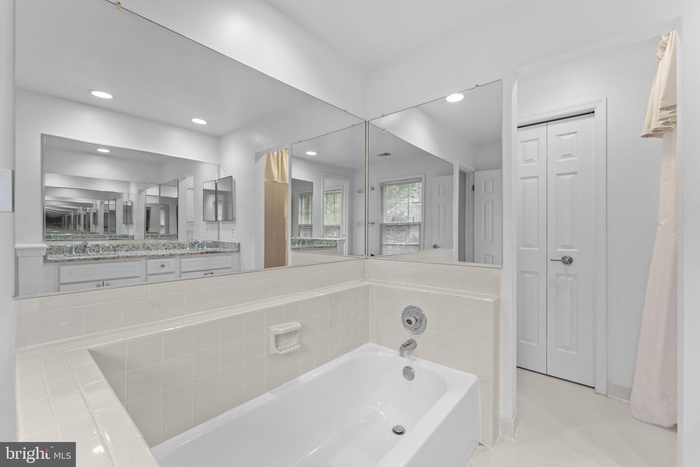 8952 Kenilworth Drive photo 33