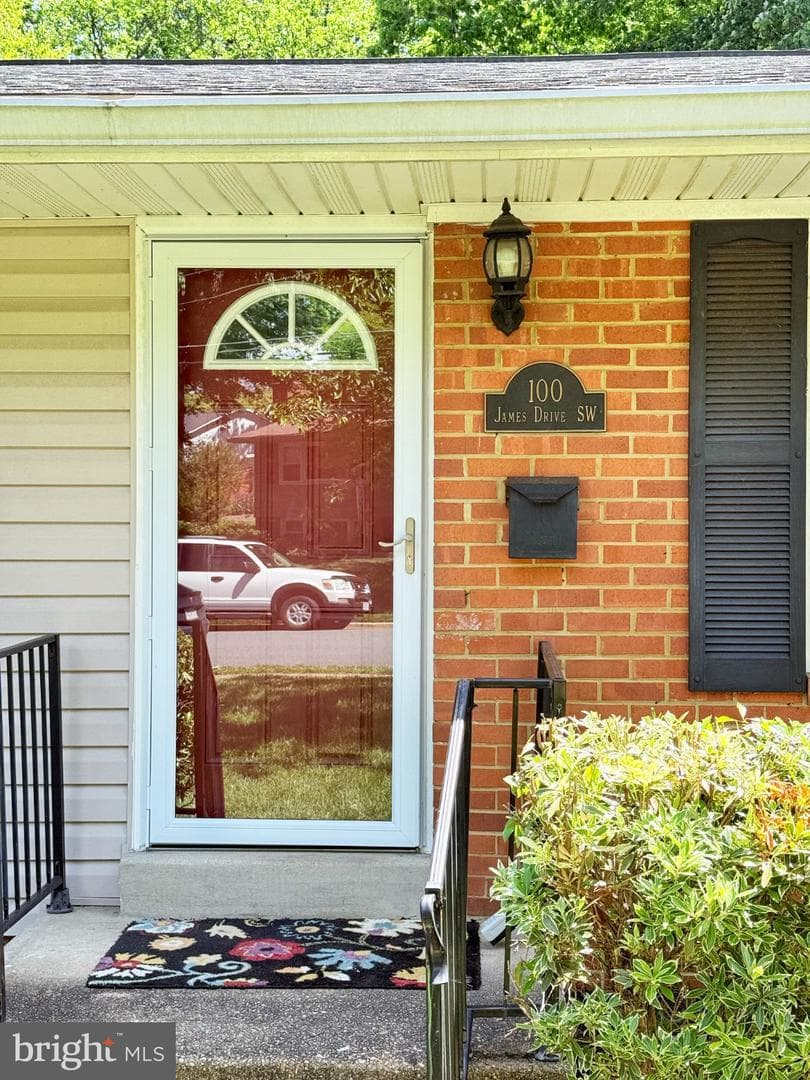 100 James Drive SW photo 2