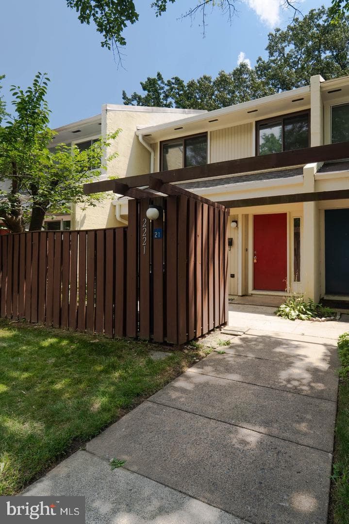 2221 Southgate Square photo 2