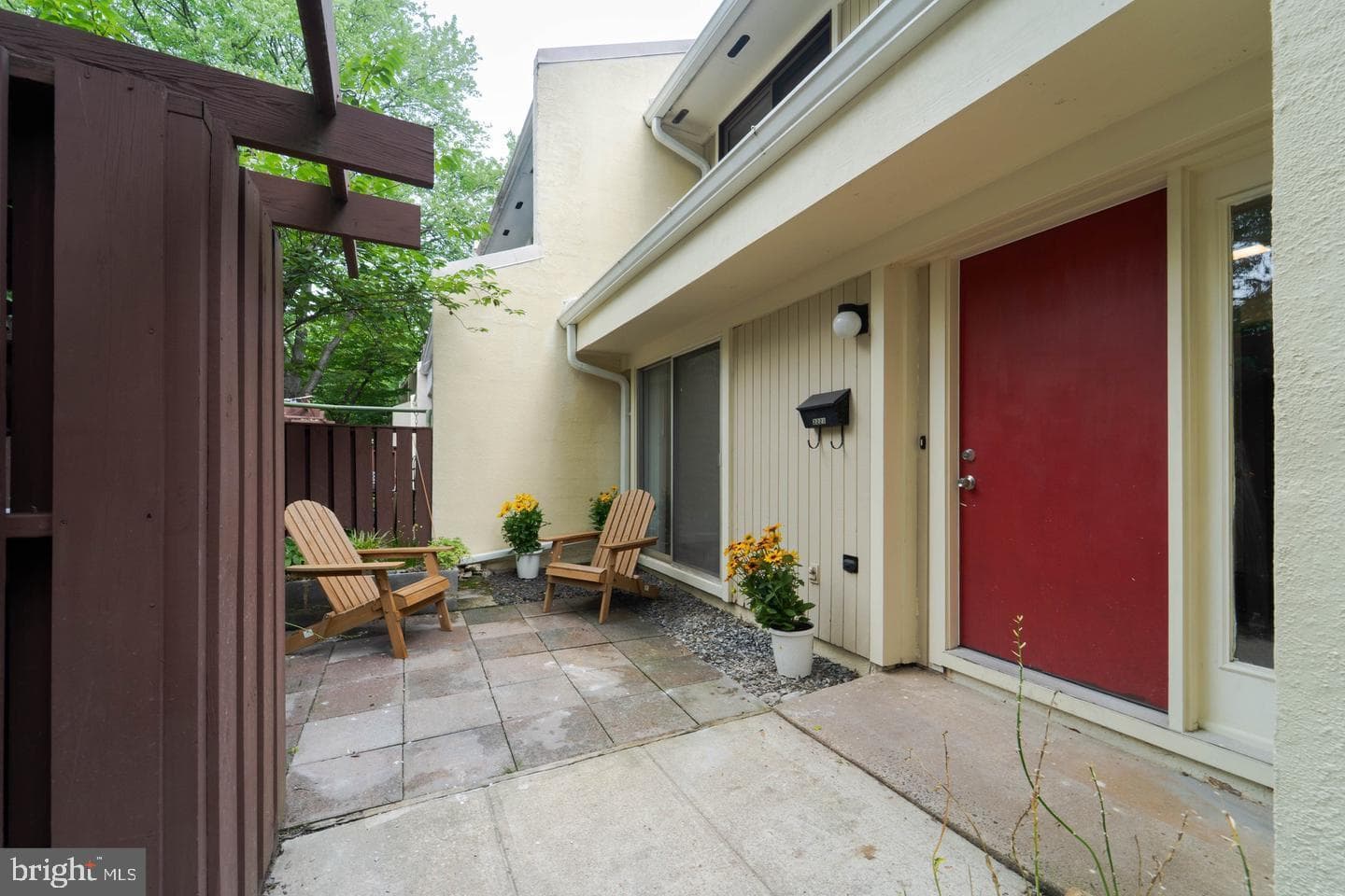 2221 Southgate Square photo 3