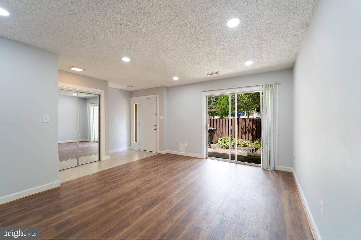 2221 Southgate Square photo 8