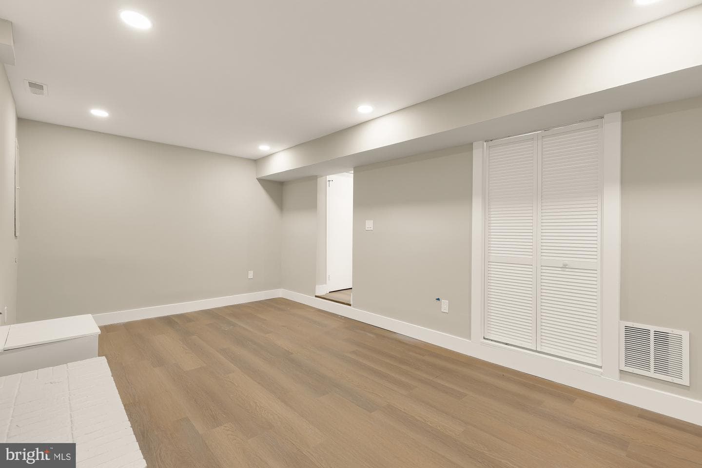 4555 Metro Court photo 36