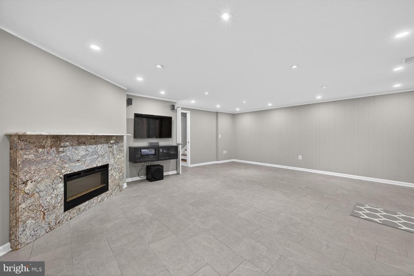 6059 Clerkenwell Court photo 35