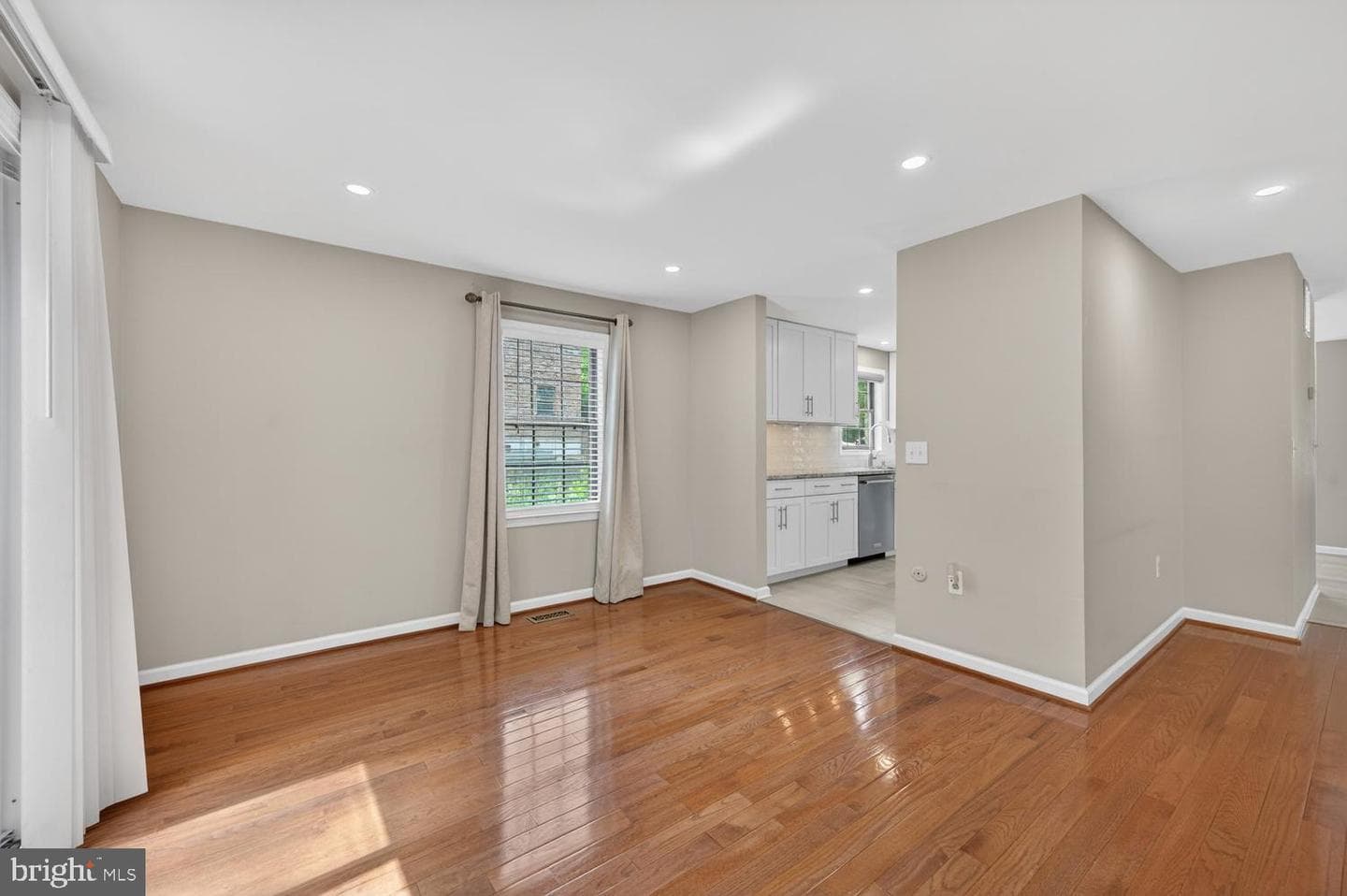 6059 Clerkenwell Court photo 9