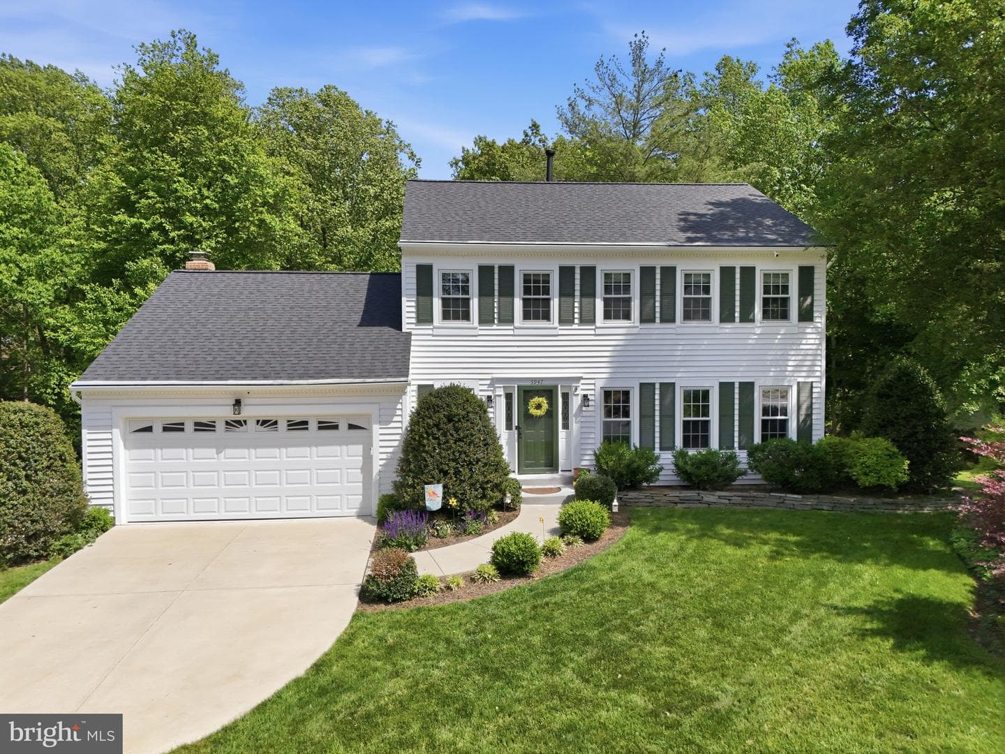 5947 Burnside Landing Drive photo 2