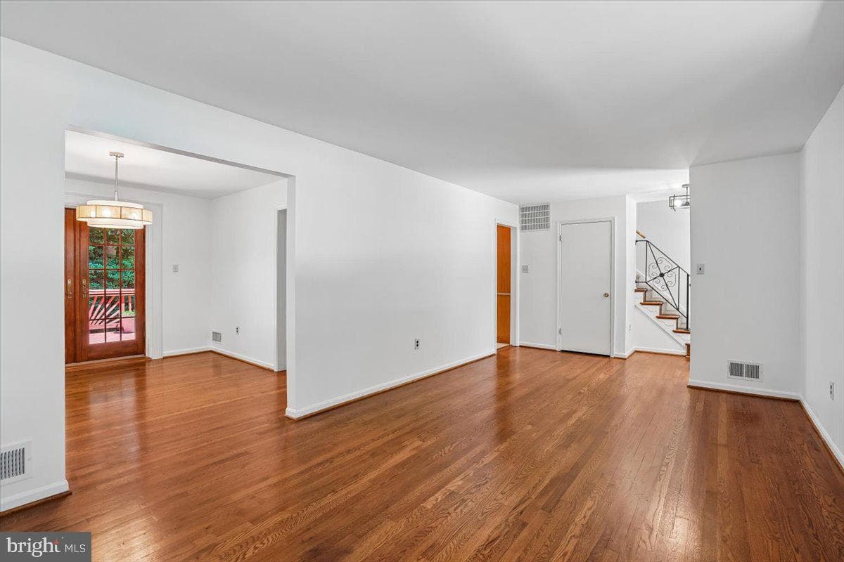 4945 Gainsborough Drive photo 14