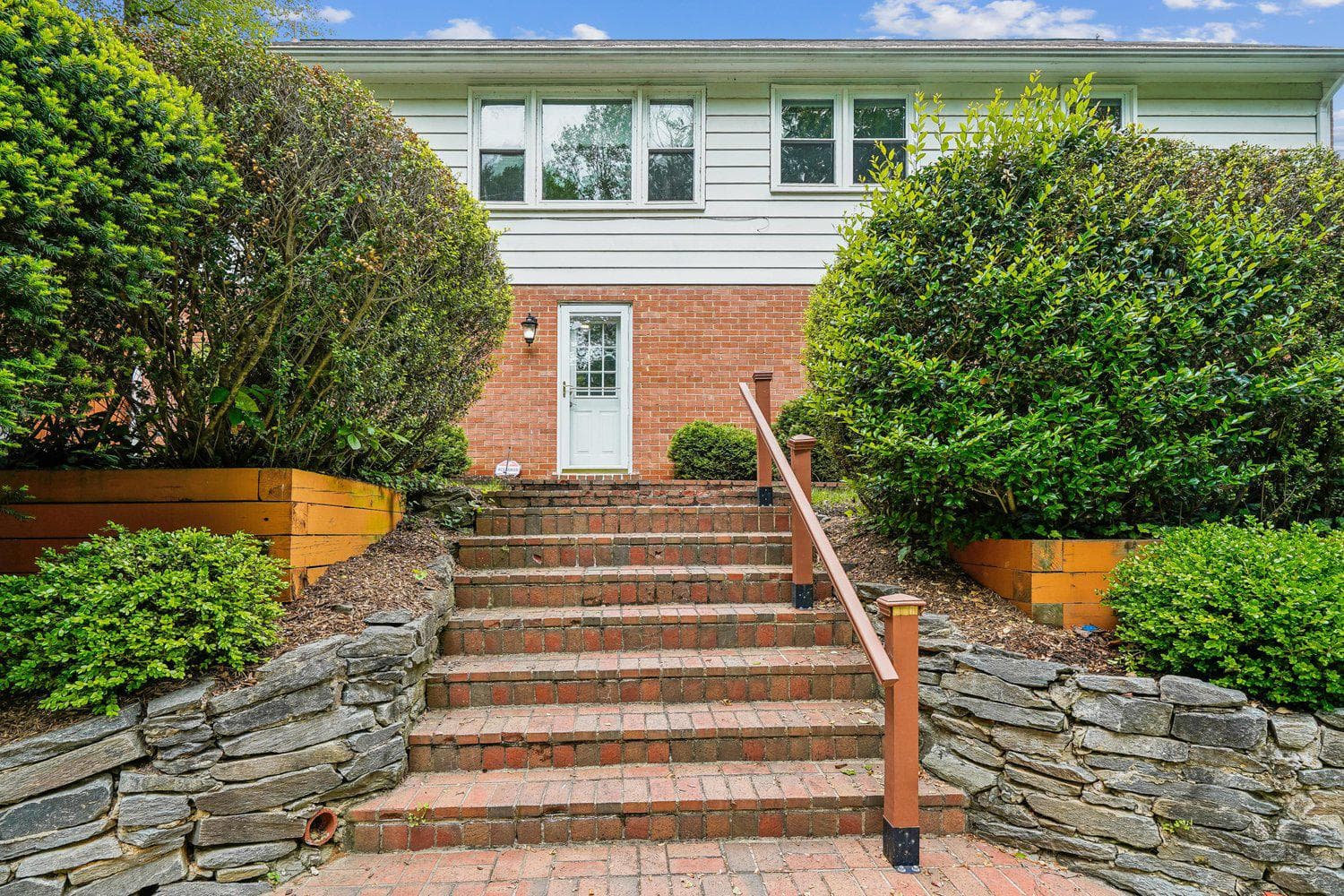 3709 Camelot Drive photo 4