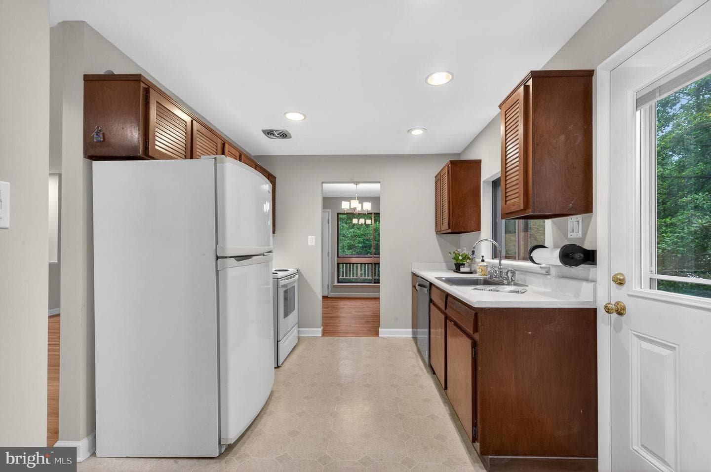 6333 Camilla Street photo 12