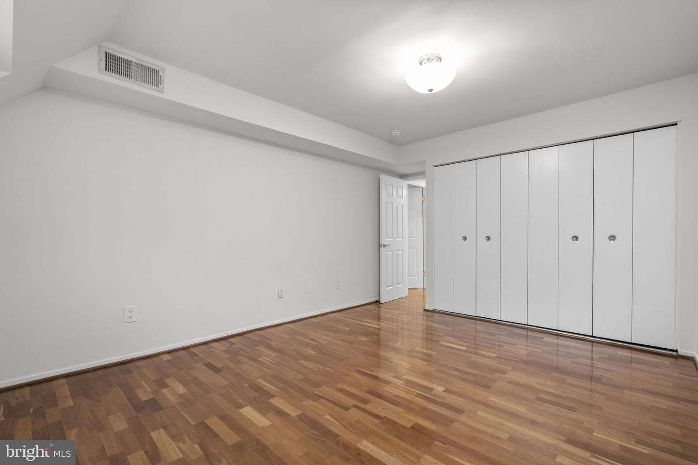 1631 Parkcrest Circle #8b/301 photo 27