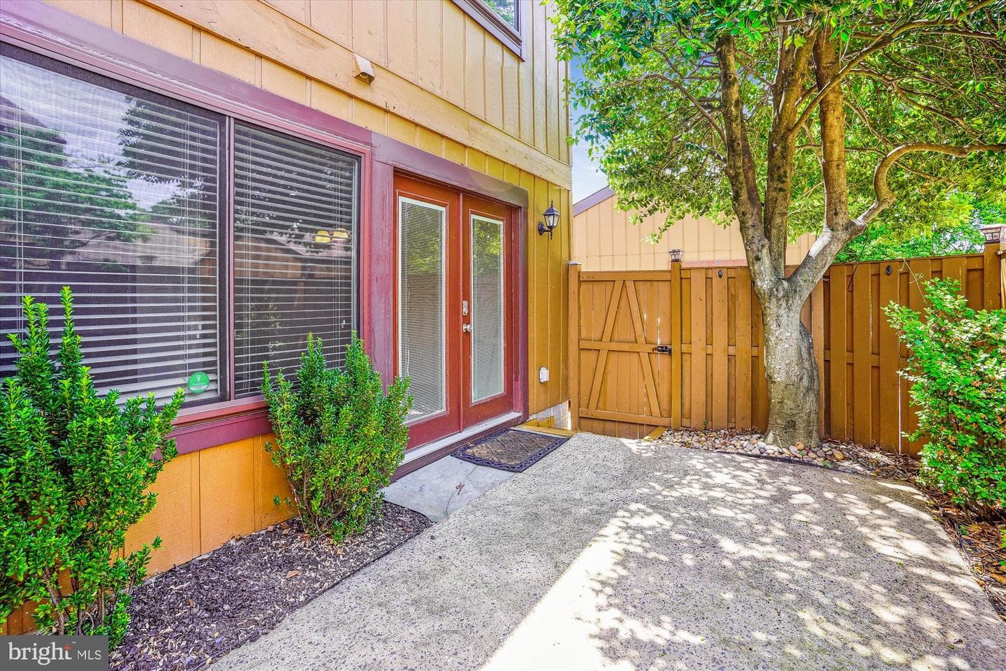9082 Arlington Boulevard photo 3