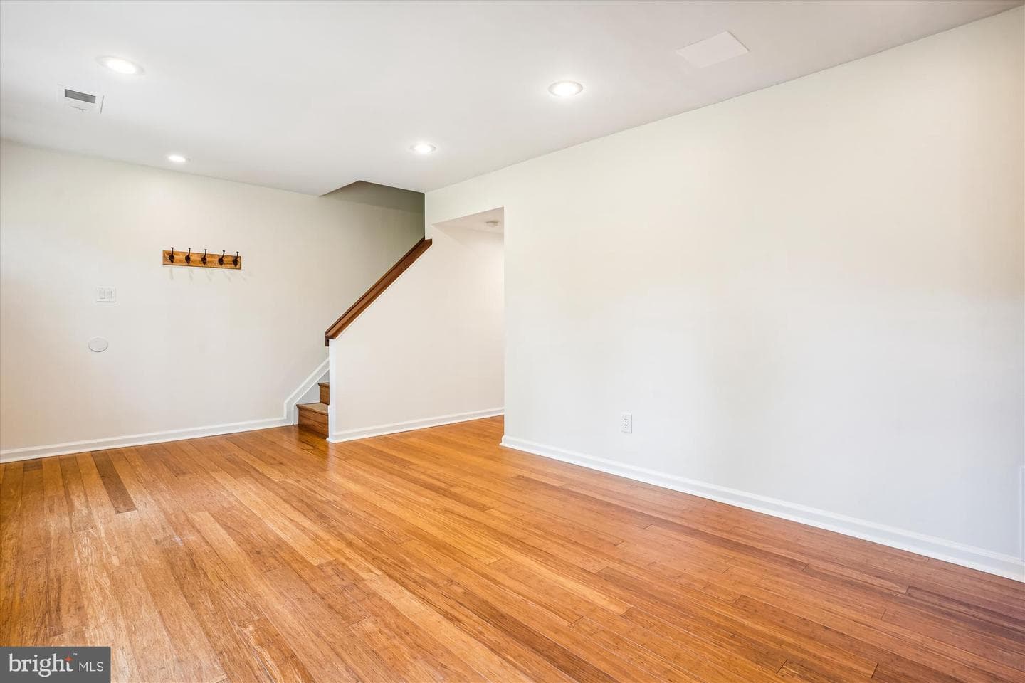 9082 Arlington Boulevard photo 9