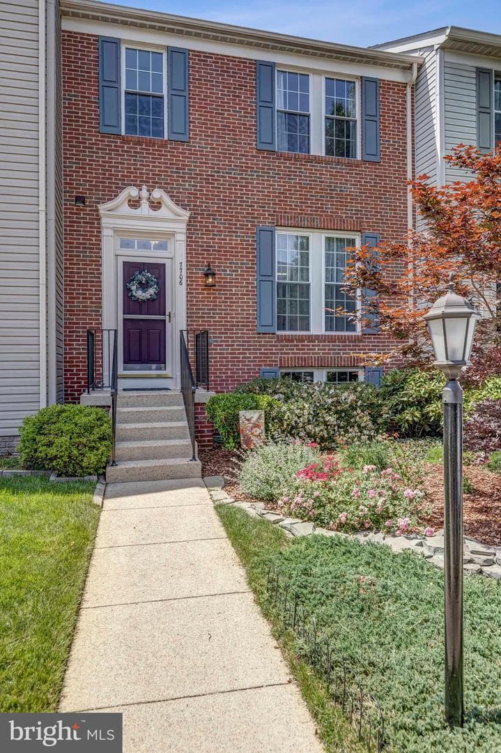 7706 Effingham Square photo 1