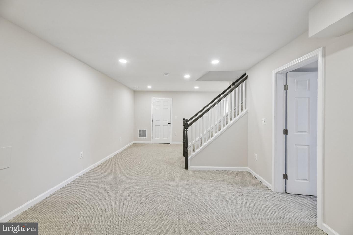 2820 Franklin Street photo 64