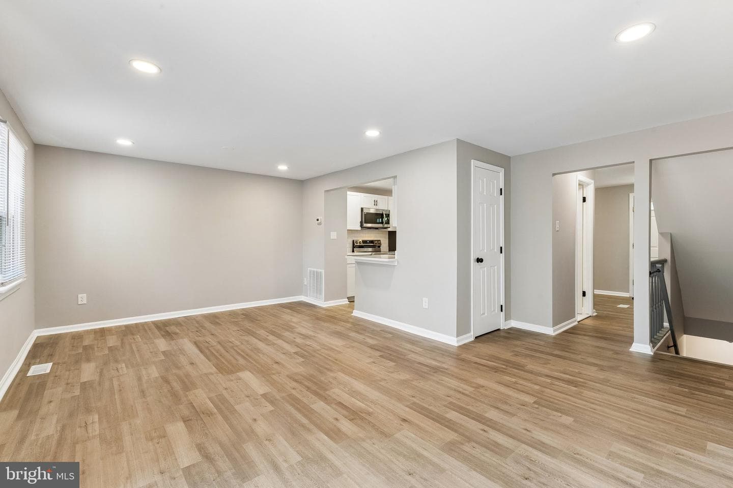 7403 Foxleigh Way photo 16