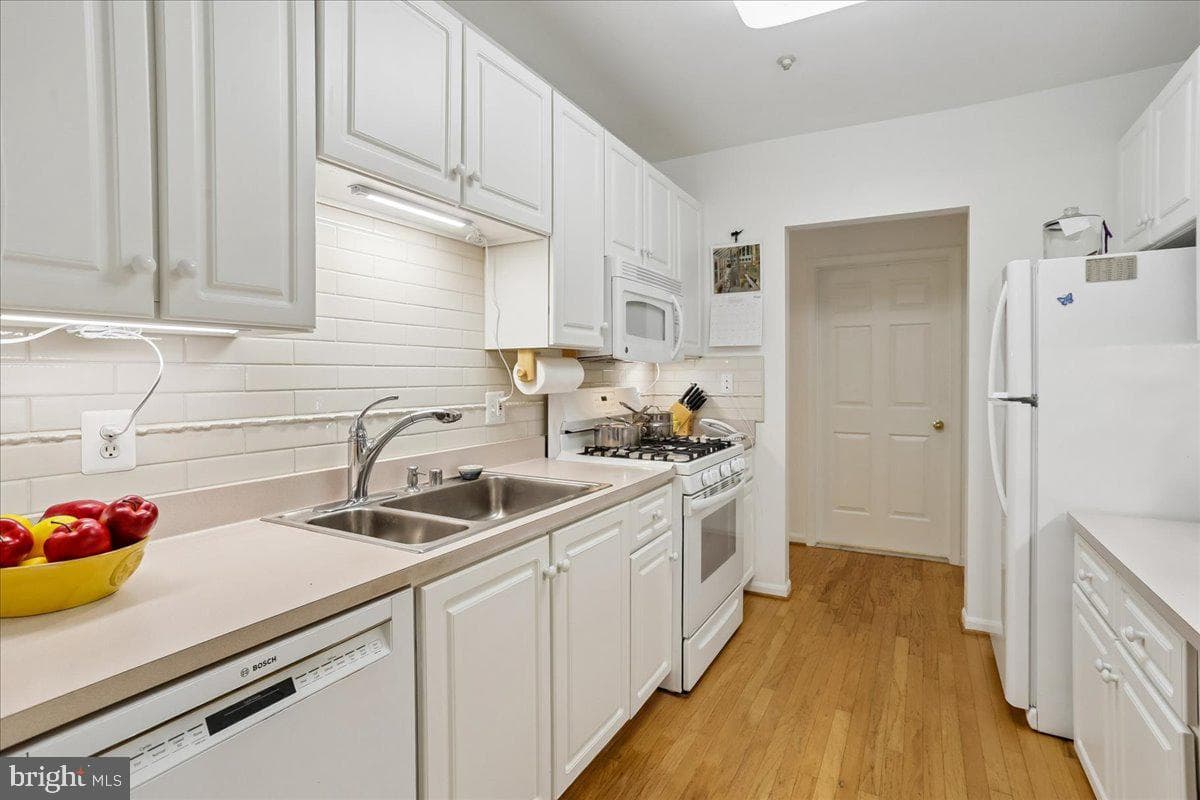 7011 Falls Reach Drive #101 photo 13