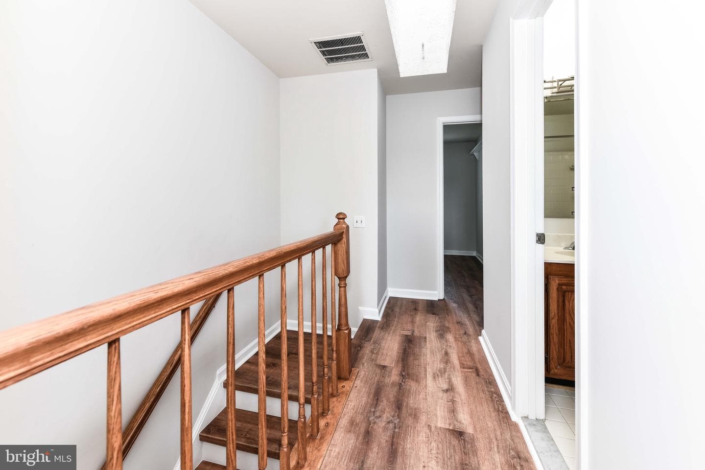 1207 Bond Street photo 20