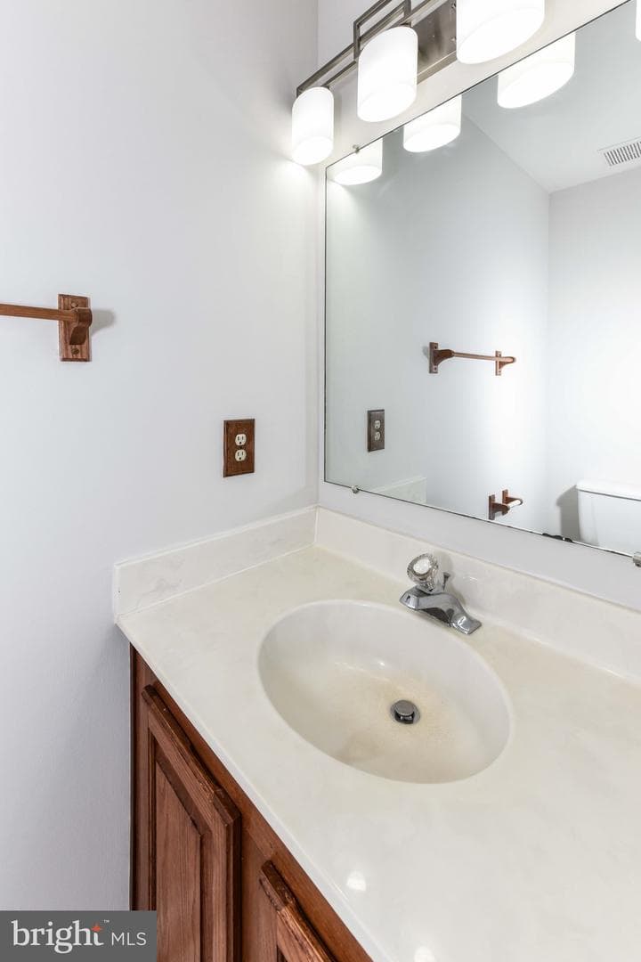 1207 Bond Street photo 33