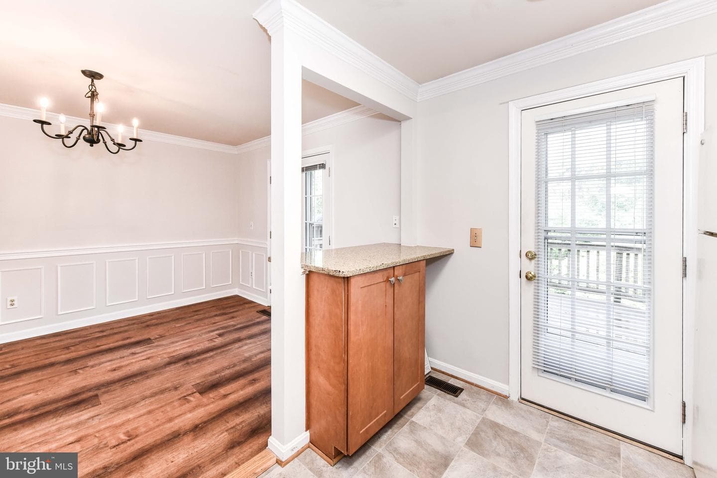 1207 Bond Street photo 8