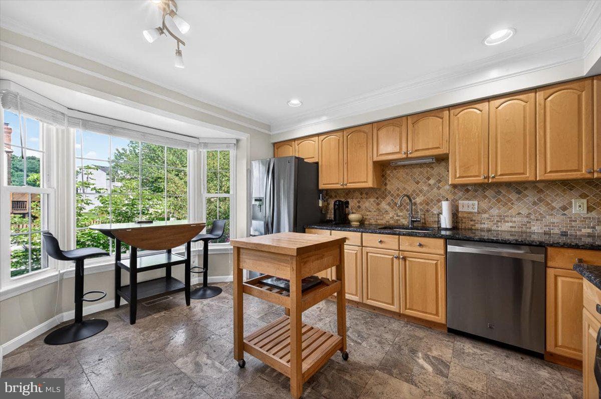 4239 Sleepy Lake Drive photo 4