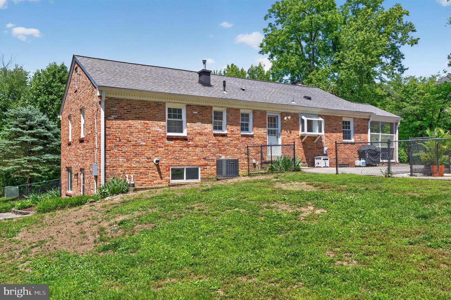 6727 Newington Road photo 48
