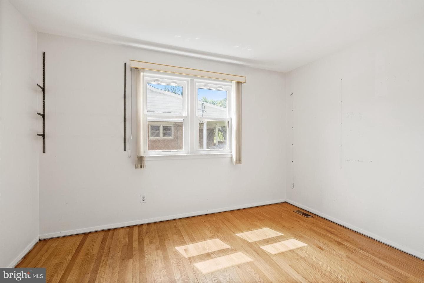 5308 Inverchapel Road photo 18