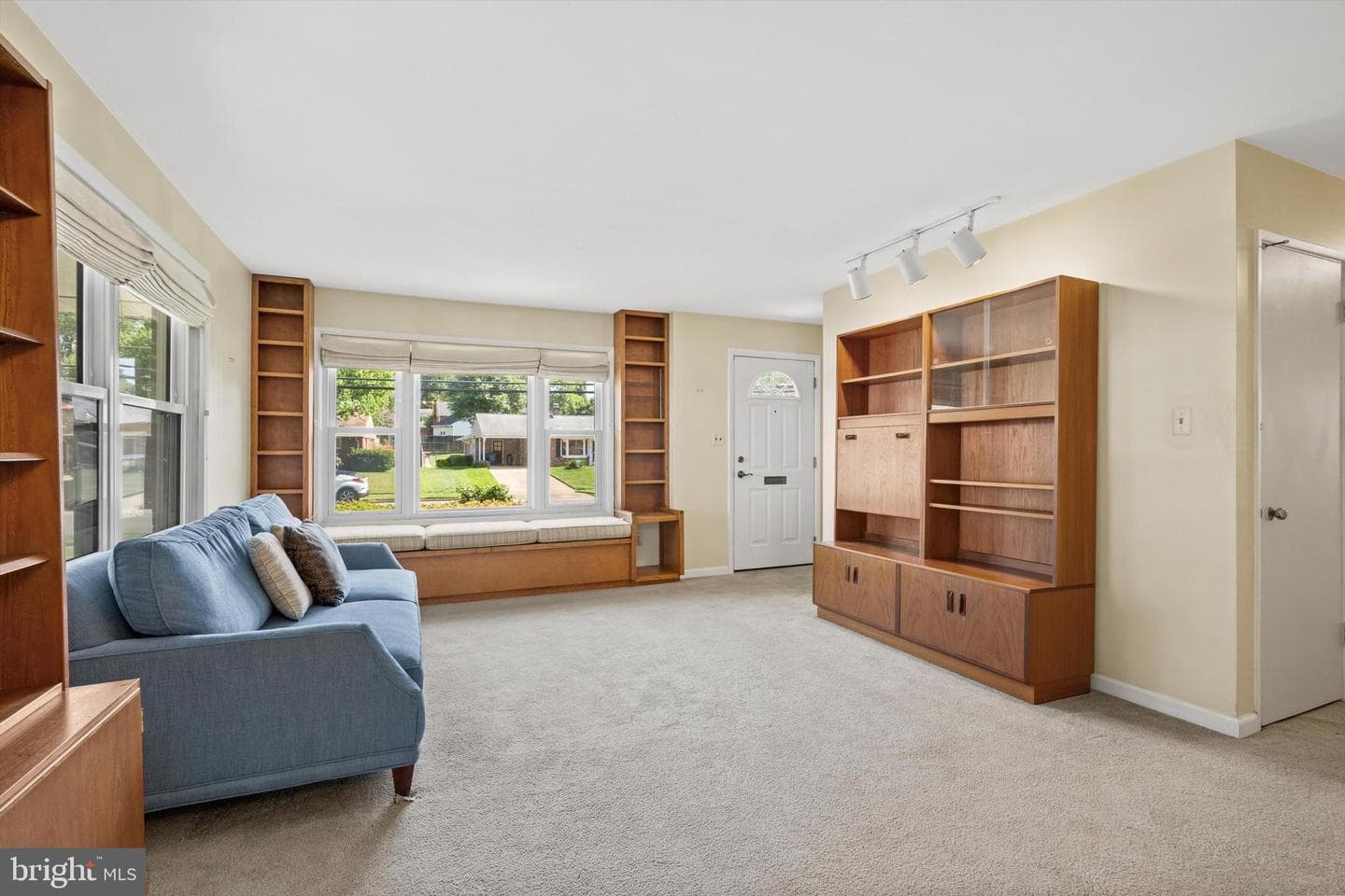 5308 Inverchapel Road photo 3