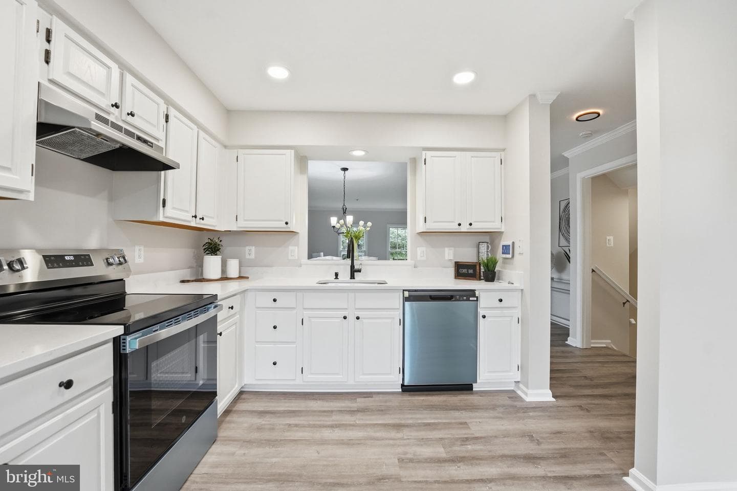 6845 Malton Court photo 9