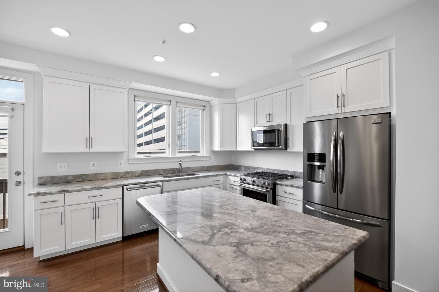 8319 Looking Glass Way photo 11