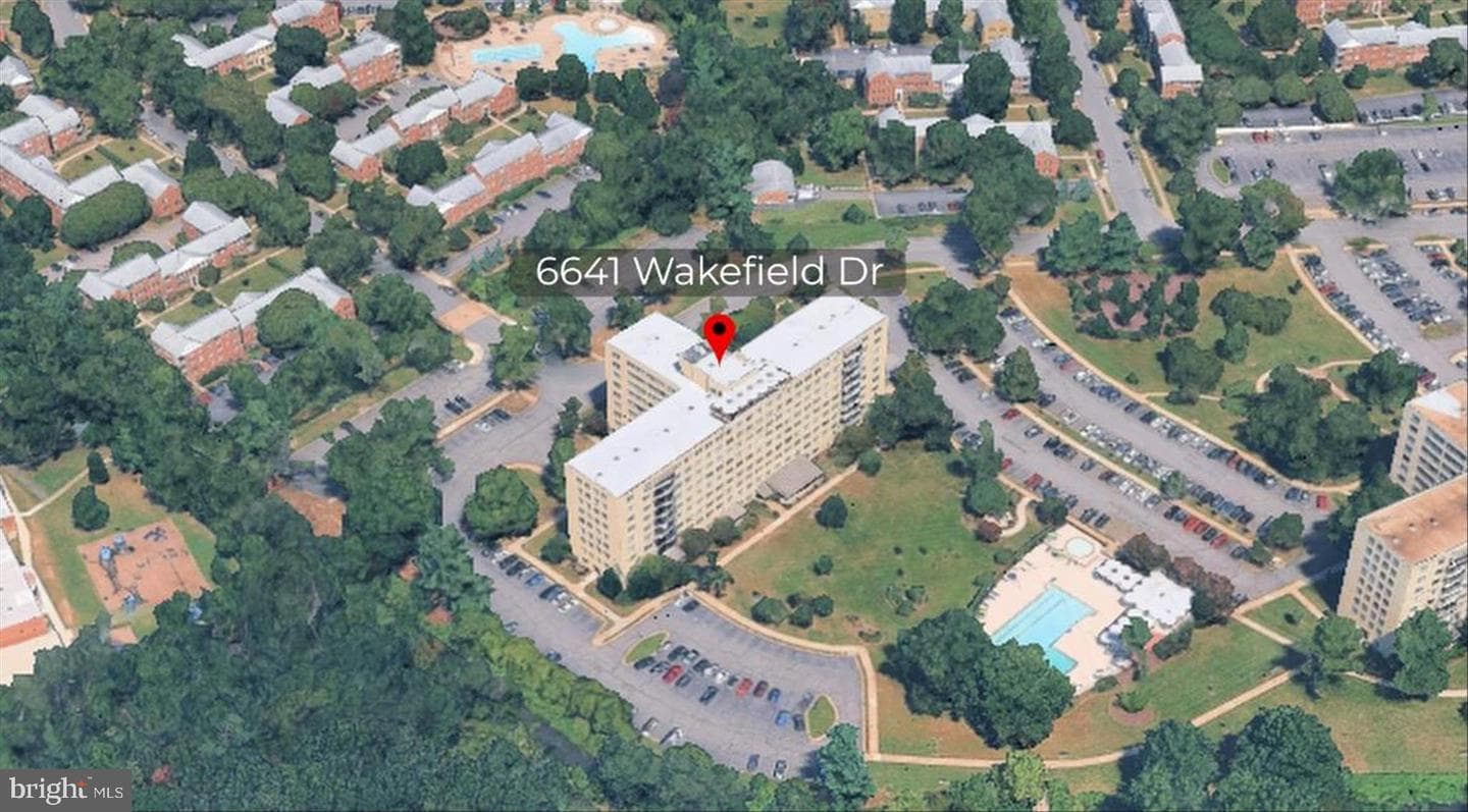 6641 Wakefield Drive #703 photo 3