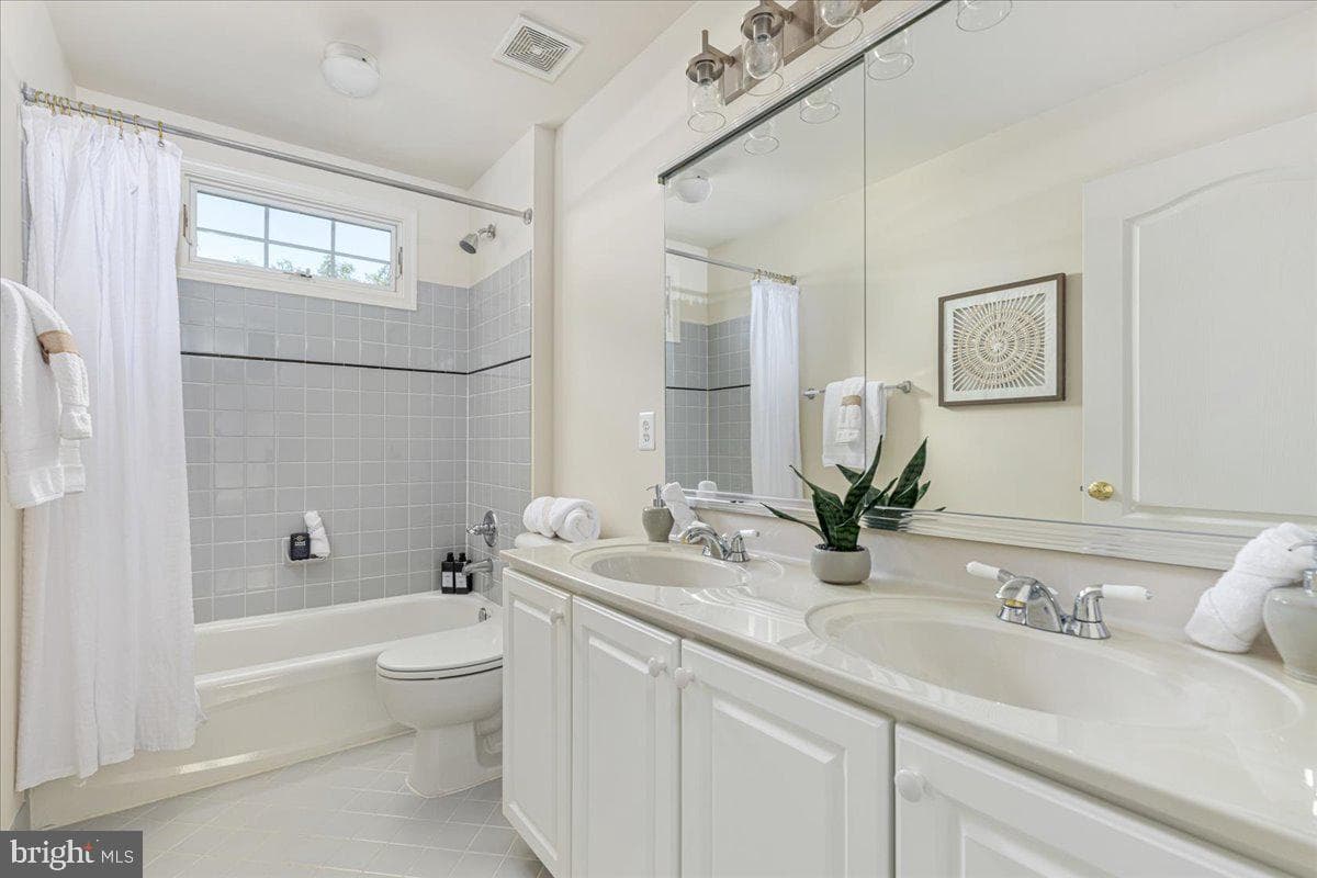12221 Harbor Town Circle photo 37