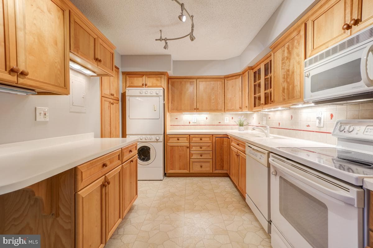 5902 Mount Eagle Drive #1501 photo 11