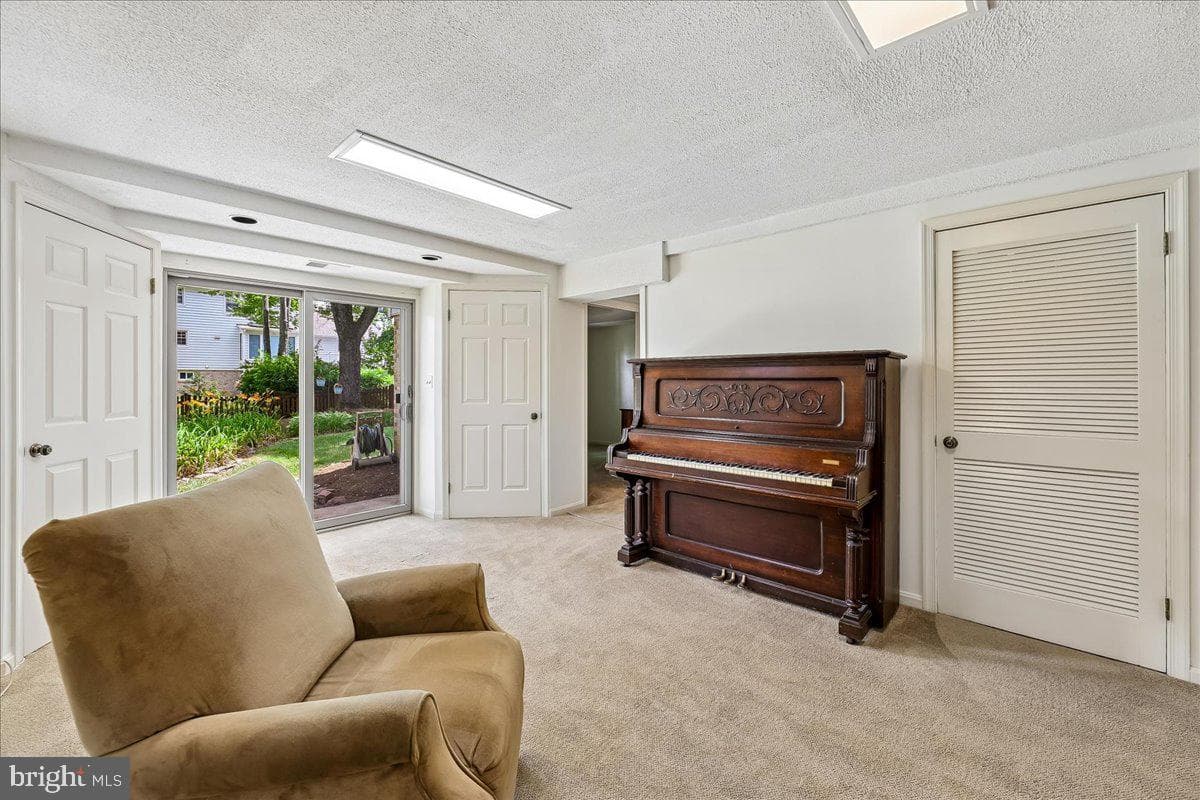 9804 Dansk Court photo 46