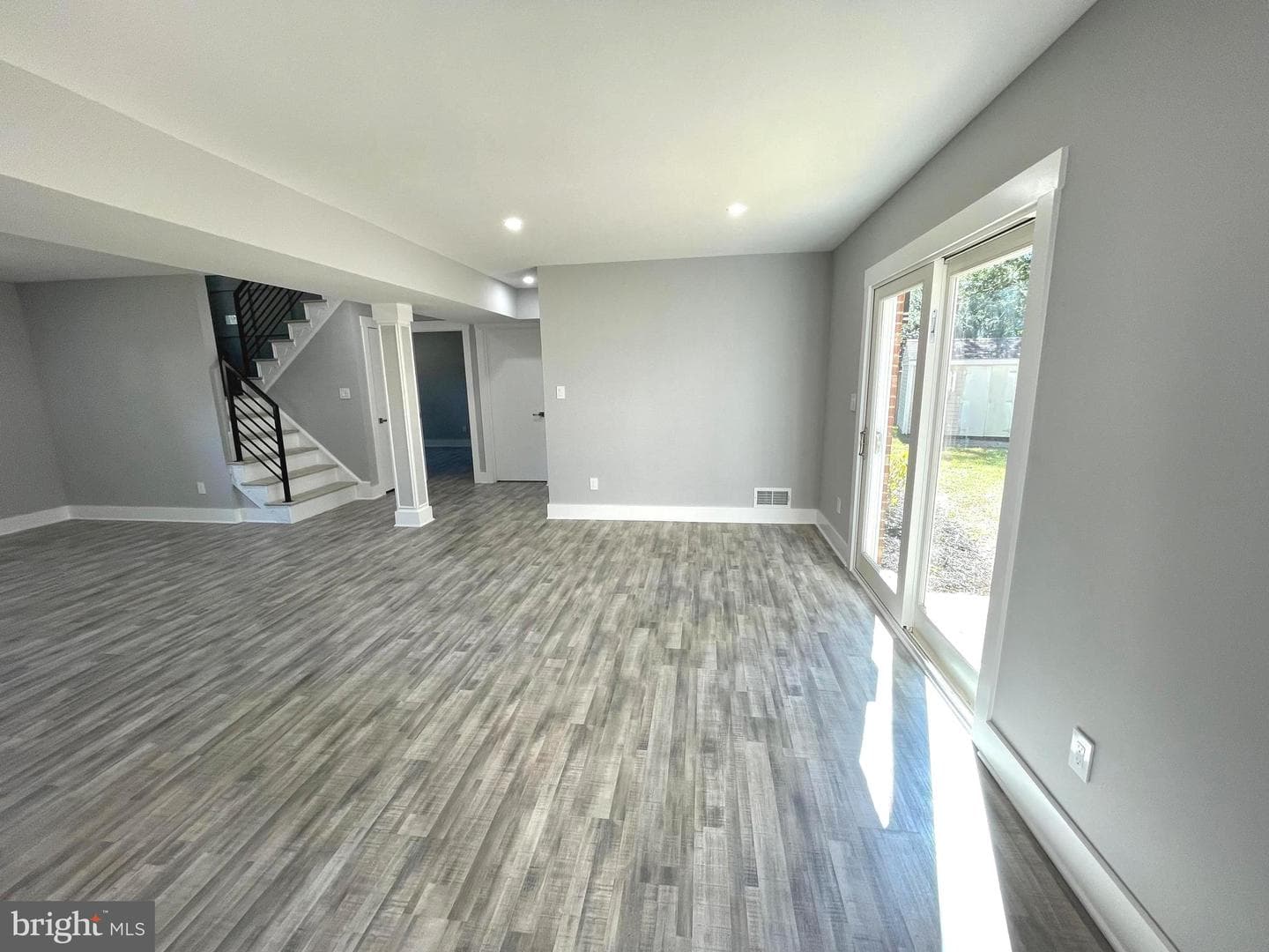 8638 Vernon Avenue photo 34