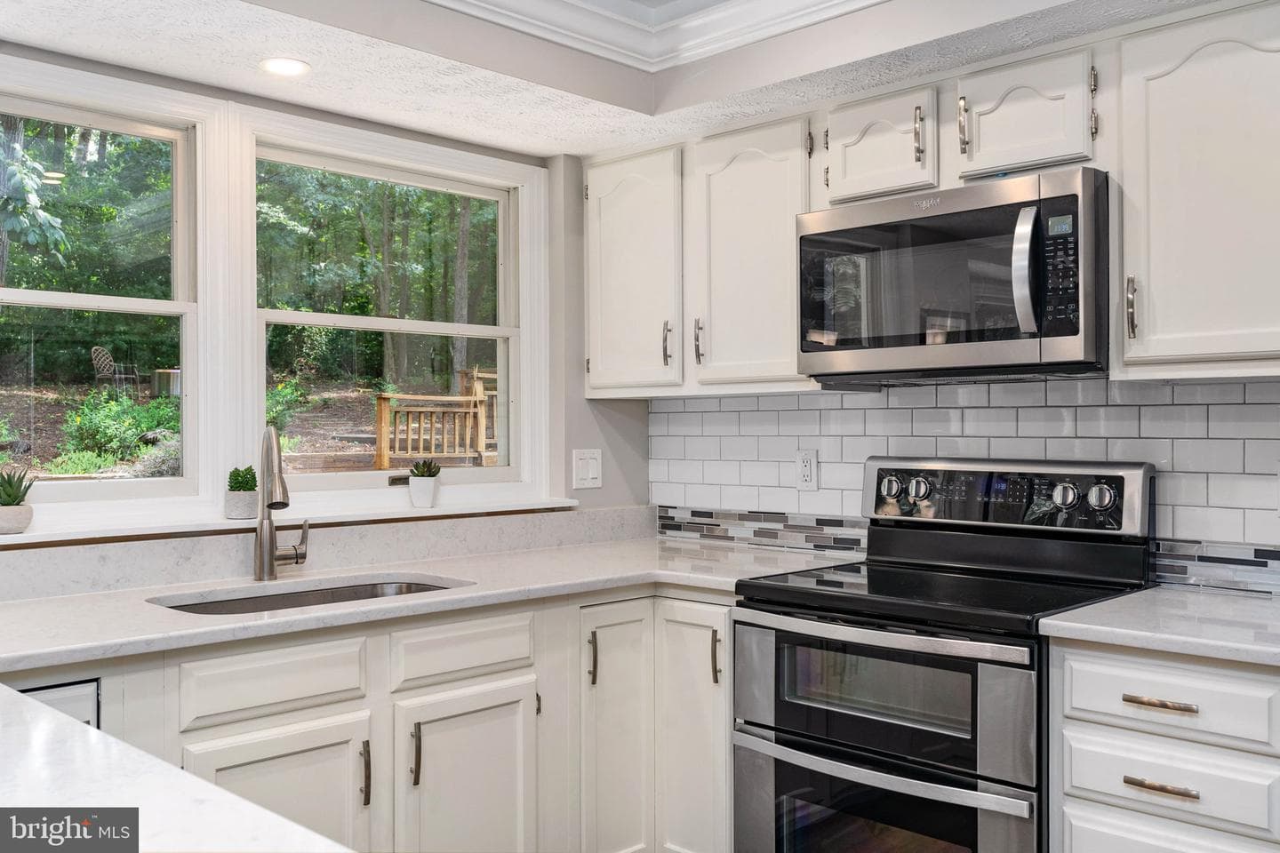 12035 Lake Newport Road photo 19