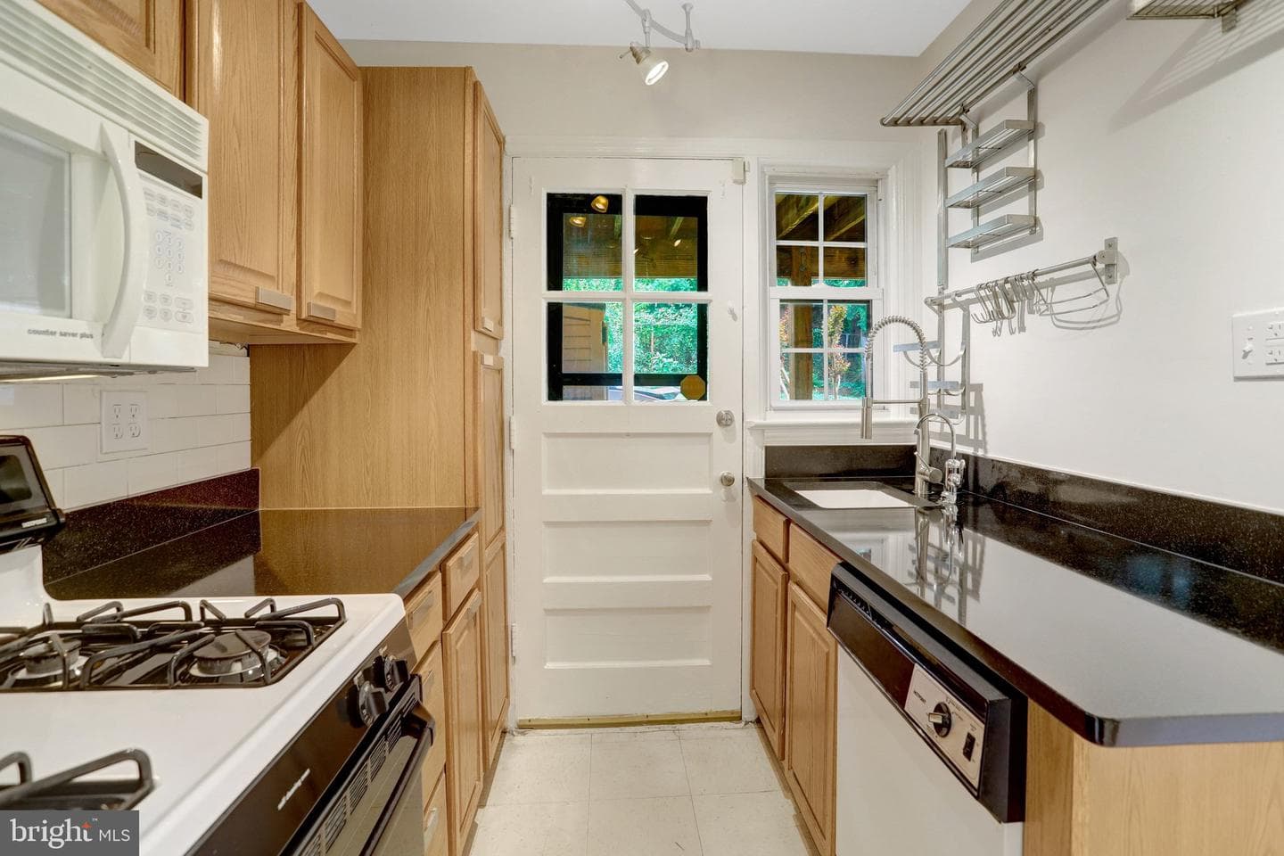 5926 Edgehill Court photo 10
