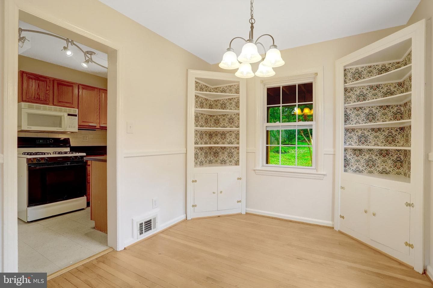 5926 Edgehill Court photo 8