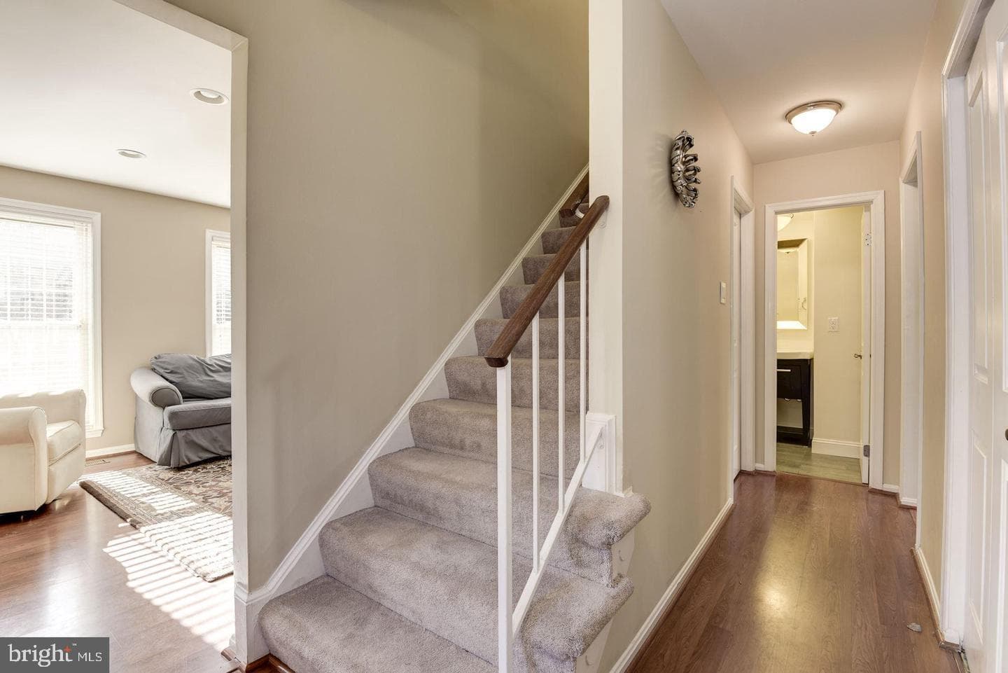 5720 Crownleigh Court photo 4