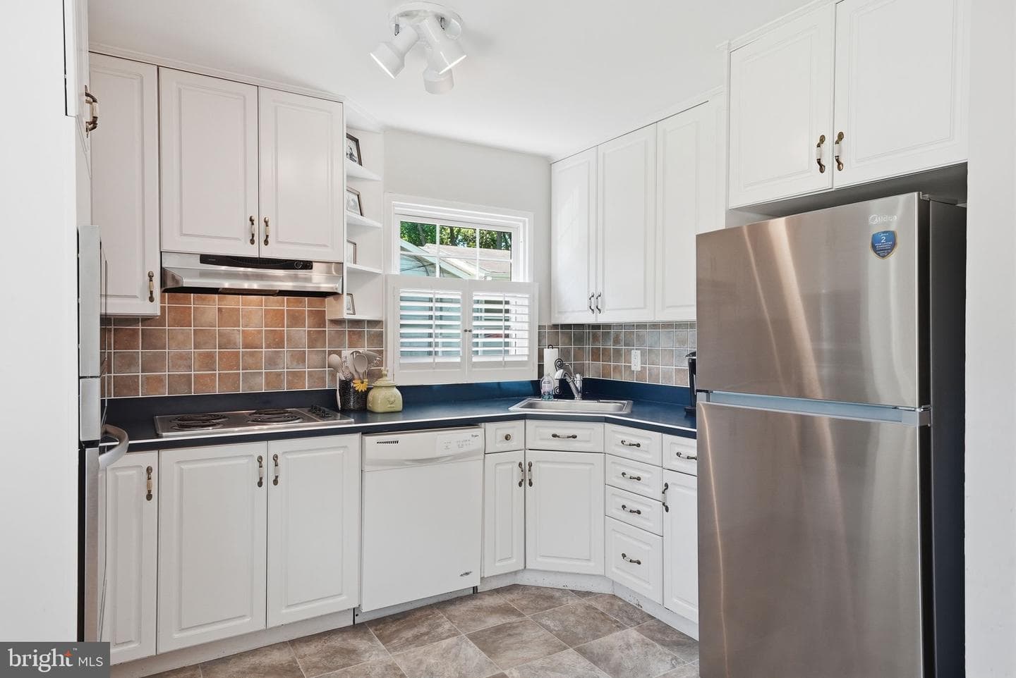 6106 Marilyn Drive photo 11